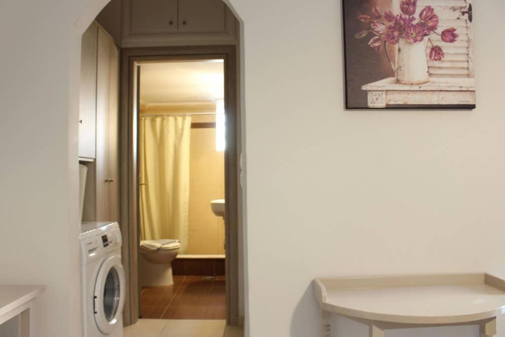 New, Bright, Cozy, Autonomous Apartment With Private Entrance And Garden, 42 M2, 5Min To The Beach And City Center Каламата Экстерьер фото