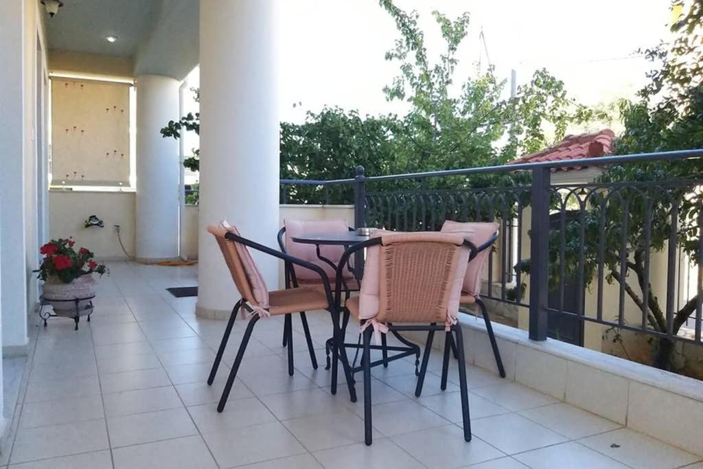 New, Bright, Cozy, Autonomous Apartment With Private Entrance And Garden, 42 M2, 5Min To The Beach And City Center Каламата Экстерьер фото