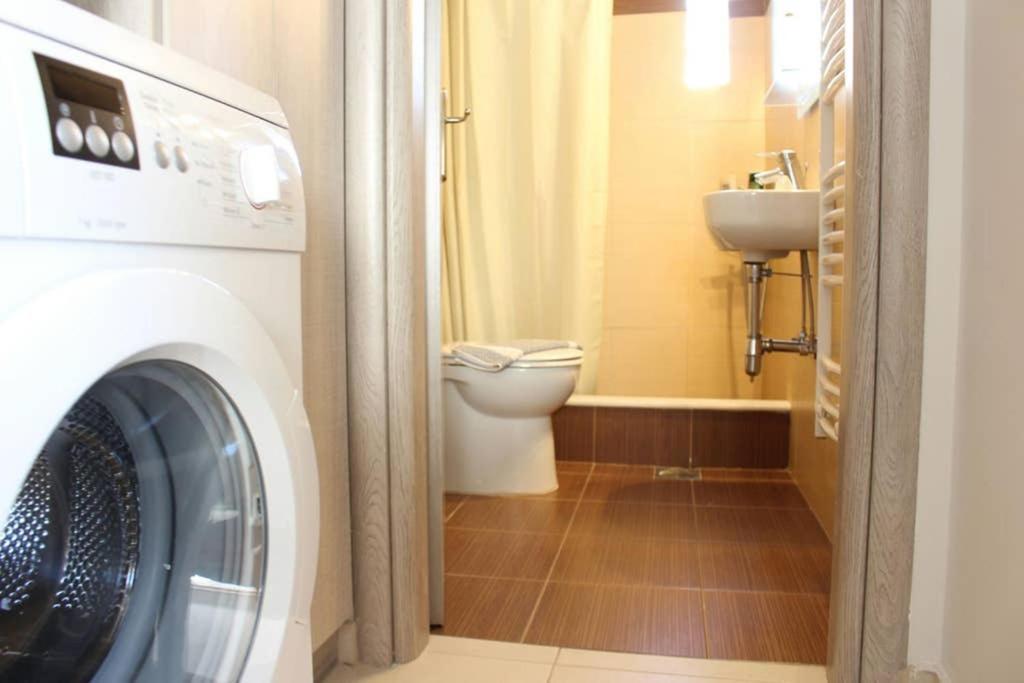 New, Bright, Cozy, Autonomous Apartment With Private Entrance And Garden, 42 M2, 5Min To The Beach And City Center Каламата Экстерьер фото