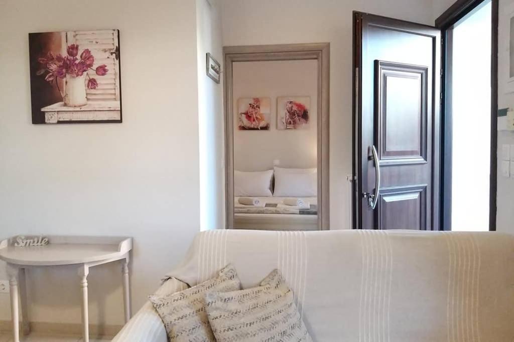 New, Bright, Cozy, Autonomous Apartment With Private Entrance And Garden, 42 M2, 5Min To The Beach And City Center Каламата Экстерьер фото