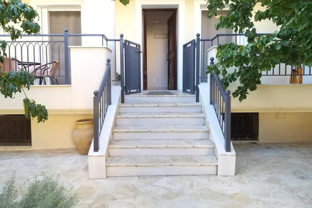 New, Bright, Cozy, Autonomous Apartment With Private Entrance And Garden, 42 M2, 5Min To The Beach And City Center Каламата Экстерьер фото