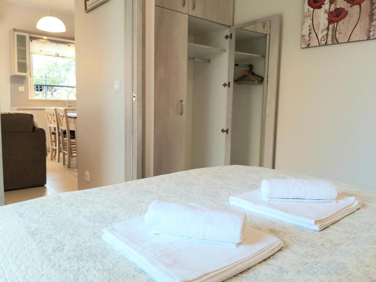 New, Bright, Cozy, Autonomous Apartment With Private Entrance And Garden, 42 M2, 5Min To The Beach And City Center Каламата Экстерьер фото