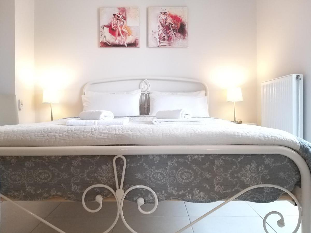 New, Bright, Cozy, Autonomous Apartment With Private Entrance And Garden, 42 M2, 5Min To The Beach And City Center Каламата Экстерьер фото